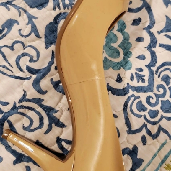 Heels - Picture 5 of 6